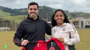 Jogadora começou no futebol na cidade de Pouso Alegre - Crédito: 